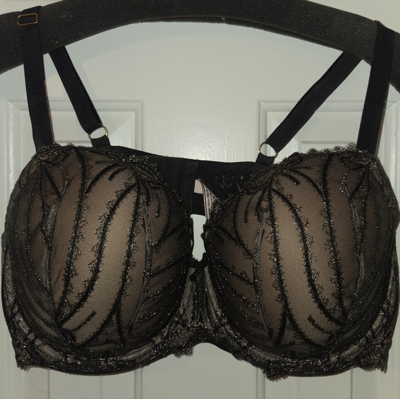 Victoria's Secret Black and Gold Lace Bra - Picture 11 of 16